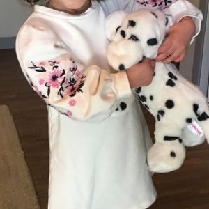 Shift dress with embroidery sleeves